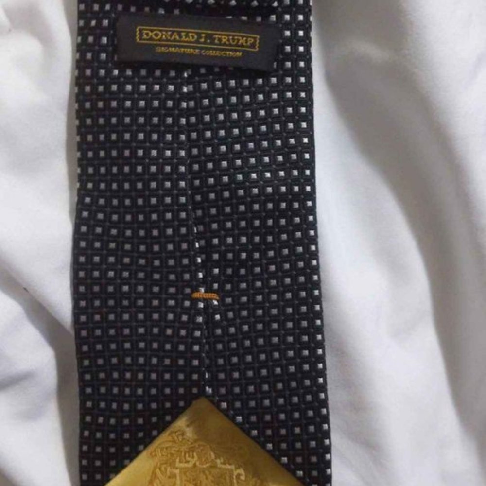 Donald Trump Signature Collection Tie - Picture 2 of 3
